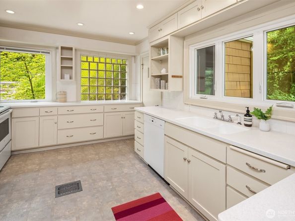 412 36th Avenue, Seattle WA 98122