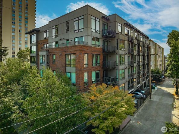 4547 8th Avenue NE 504, Seattle WA 98105