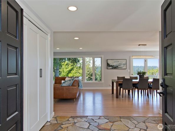 4935 116th Place SE, Bellevue WA 98006
