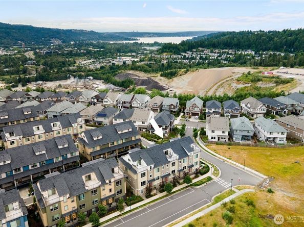 1429 8th Avenue NE 8, Issaquah WA 98029