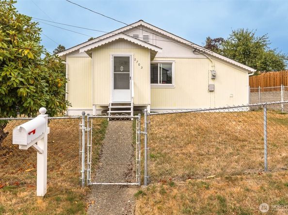 2703 Maple Street, Bremerton WA 98310