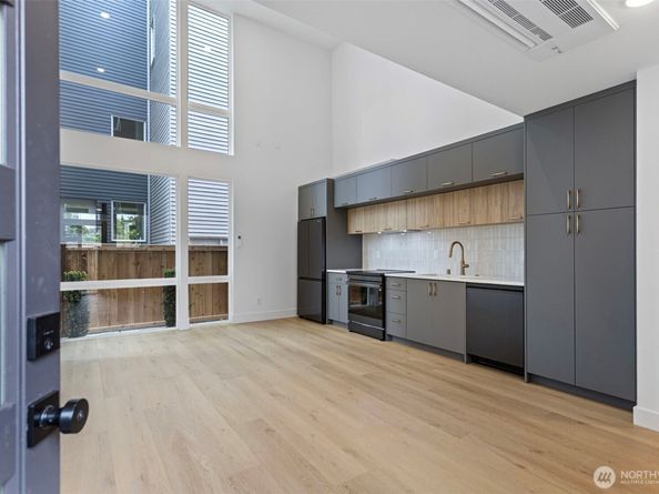 6318 41st Avenue SW 4, Seattle WA 98136