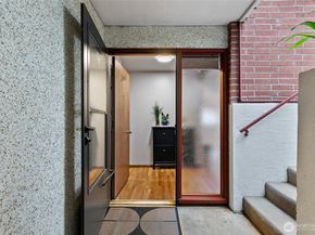 3041 24th Avenue W, Seattle WA 98199