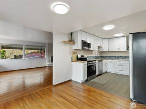 3041 24th Avenue W, Seattle WA 98199