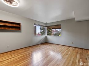 3041 24th Avenue W, Seattle WA 98199