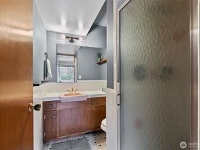 3041 24th Avenue W, Seattle WA 98199