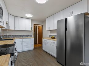 3041 24th Avenue W, Seattle WA 98199