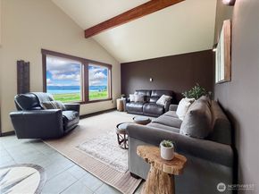 17 B Whidbey Island Drive, Hat Island WA 98206