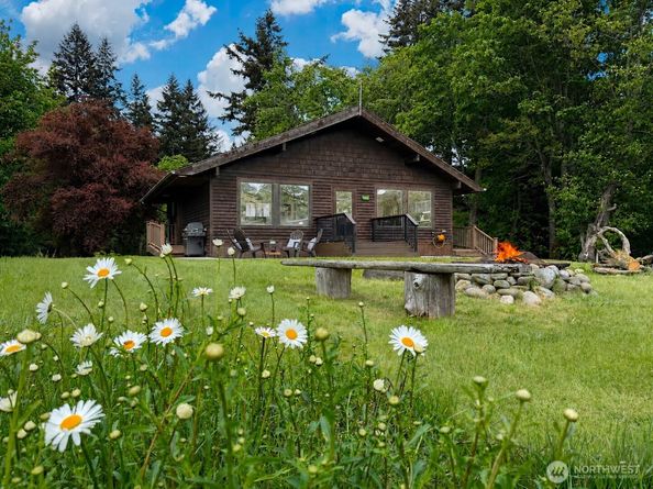 17 B Whidbey Island Drive, Hat Island WA 98206