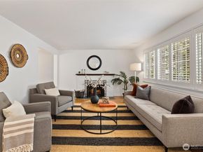 9226 Matthews Avenue NE, Seattle WA 98115
