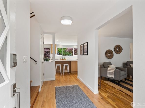 9226 Matthews Avenue NE, Seattle WA 98115
