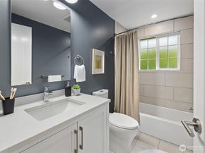 9226 Matthews Avenue NE, Seattle WA 98115