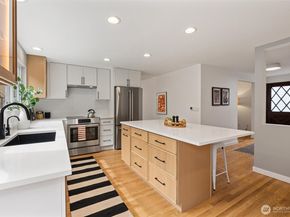 9226 Matthews Avenue NE, Seattle WA 98115