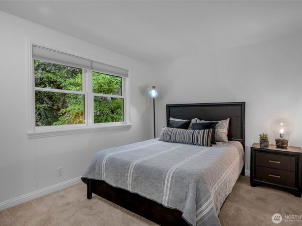 7928 SE 76th Street, Mercer Island WA 98040