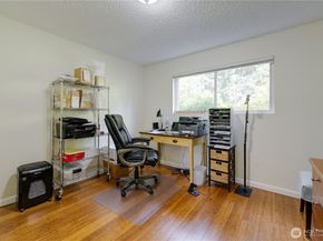 1918 S Lake Stickney Dr, Lynnwood WA 98087