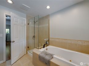 1918 S Lake Stickney Dr, Lynnwood WA 98087