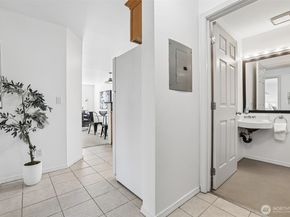5624 Roosevelt Way NE 202, Seattle WA 98105