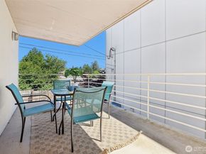 5624 Roosevelt Way NE 202, Seattle WA 98105