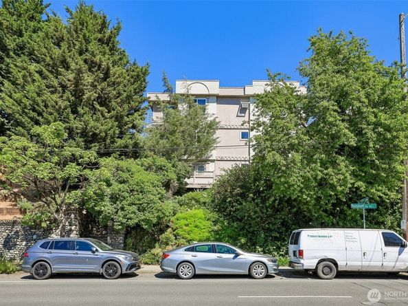 5624 Roosevelt Way NE 202, Seattle WA 98105