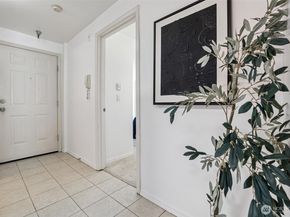 5624 Roosevelt Way NE 202, Seattle WA 98105
