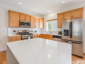 6625 SW 198th Place, Lynnwood WA 98036