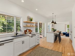 5778 Wimsey  Lane NE, Bainbridge Island WA 98110