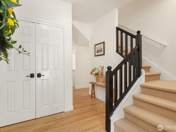 5778 Wimsey  Lane NE, Bainbridge Island WA 98110