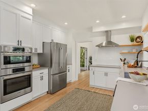 5778 Wimsey  Lane NE, Bainbridge Island WA 98110