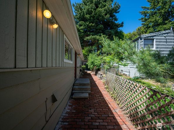 9515 Linden Avenue N, Seattle WA 98103