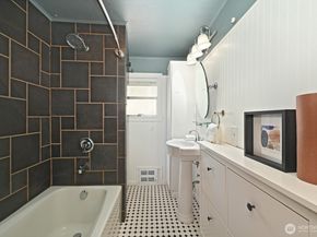 9515 Linden Avenue N, Seattle WA 98103