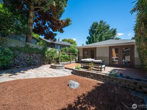 9515 Linden Avenue N, Seattle WA 98103