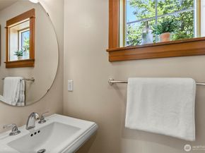 4105 Fremont Avenue N A, Seattle WA 98103