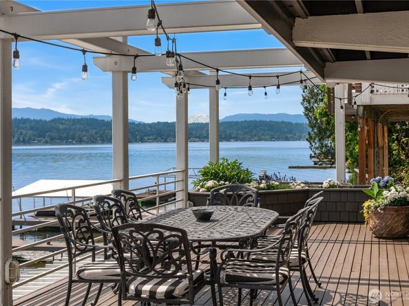 2240 W Lake Sammamish Pkwy NE, Redmond WA 98052