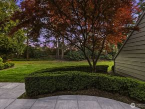 10327 NE 19th Place, Bellevue WA 98004