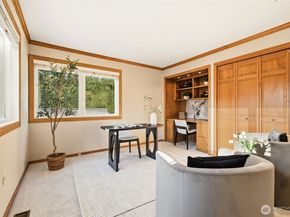10327 NE 19th Place, Bellevue WA 98004