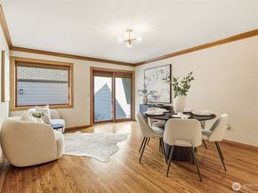 10327 NE 19th Place, Bellevue WA 98004