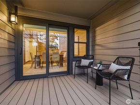 10327 NE 19th Place, Bellevue WA 98004