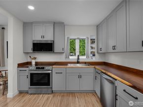 206 Hewitt Avenue, Bremerton WA 98337