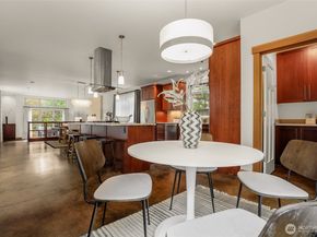 10644 Bartlett Avenue NE, Seattle WA 98125