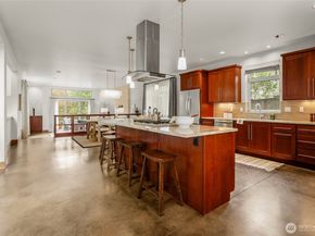 10644 Bartlett Avenue NE, Seattle WA 98125