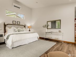 10644 Bartlett Avenue NE, Seattle WA 98125