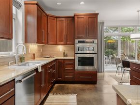10644 Bartlett Avenue NE, Seattle WA 98125