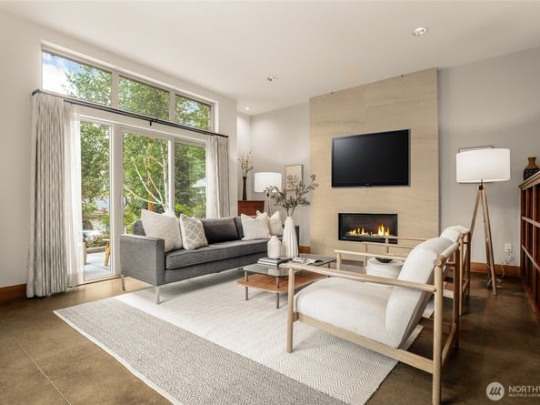 10644 Bartlett Avenue NE, Seattle WA 98125