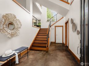 10644 Bartlett Avenue NE, Seattle WA 98125