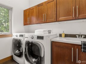 10644 Bartlett Avenue NE, Seattle WA 98125