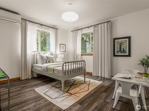 10644 Bartlett Avenue NE, Seattle WA 98125