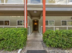 701 122nd Avenue NE 205, Bellevue WA 98005