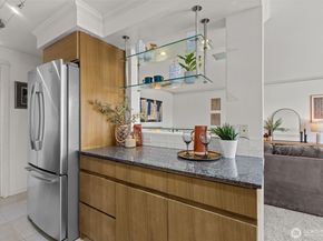 701 122nd Avenue NE 205, Bellevue WA 98005