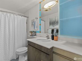 701 122nd Avenue NE 205, Bellevue WA 98005