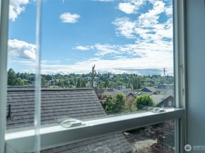 209 N 39th Street 304, Seattle WA 98103